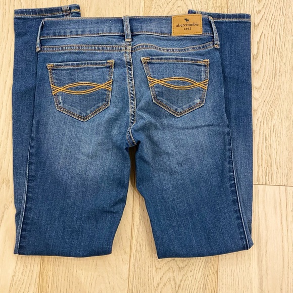 Abercrombie & kids jeans - Picture 3 of 3